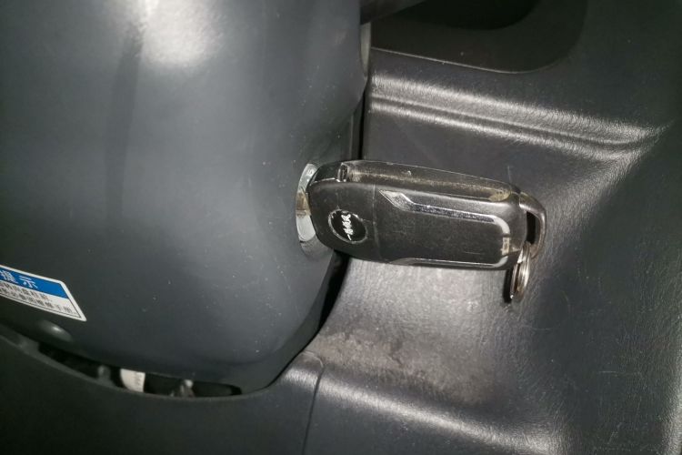 铃木 吉姆尼 2015款 1.3 MT JLX中控内饰11