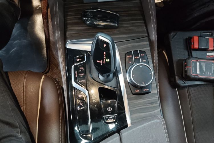 宝马5系新能源 2021款 535Le 豪华套装中控内饰18