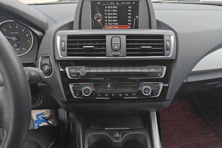 宝马1系(进口) 2015款 120i 领先型中控内饰16