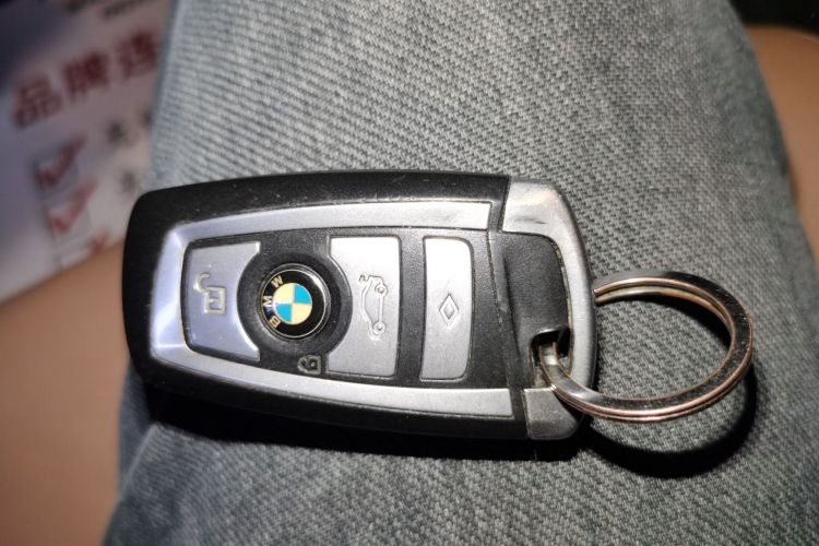 宝马7系 2014款 730Li 臻享型中控内饰11