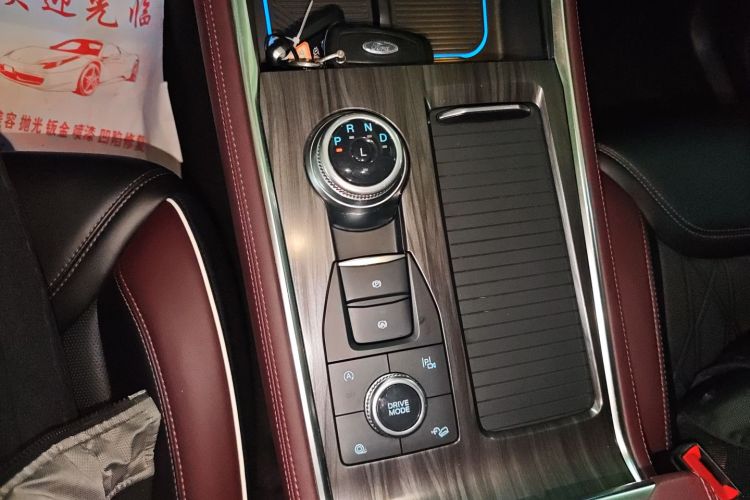 福特 探险者 2023款 EcoBoost 285 四驱钛金版 7座中控内饰18