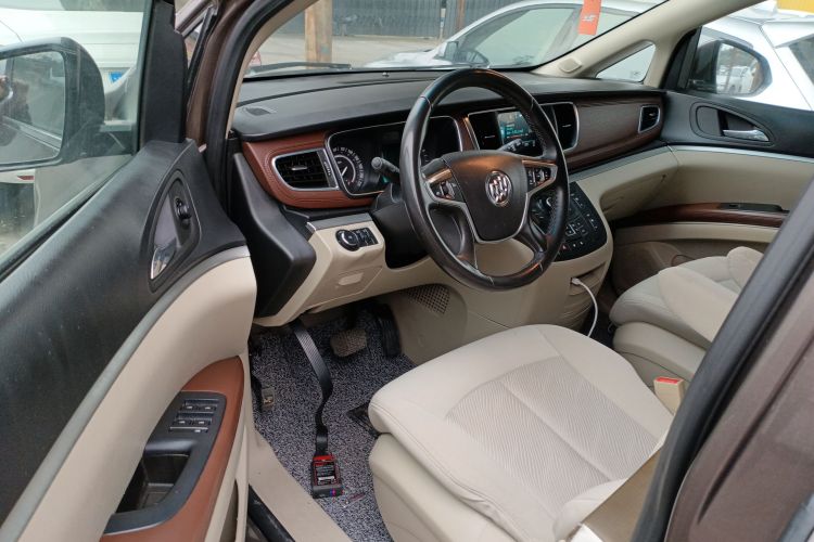 别克GL8 2017款 25S 舒适型 国V中控内饰7003