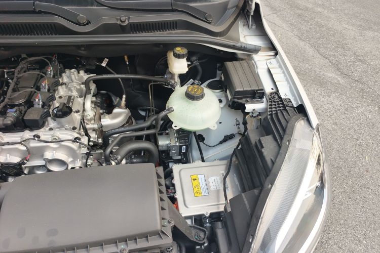 五菱汽车 五菱宏光新能源 2025款 增程式混动 50KM 标准型局部细节9007