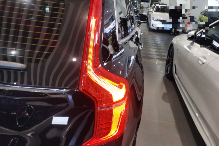 沃尔沃XC90新能源 2021款 E驱混动 T8 智尊豪华版 7座车身外观9