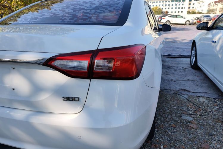 荣威360 2015款 1.5L 手动豪华版车身外观6006