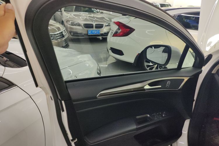 福特 蒙迪欧 2020款 EcoBoost 180 时尚型中控内饰47