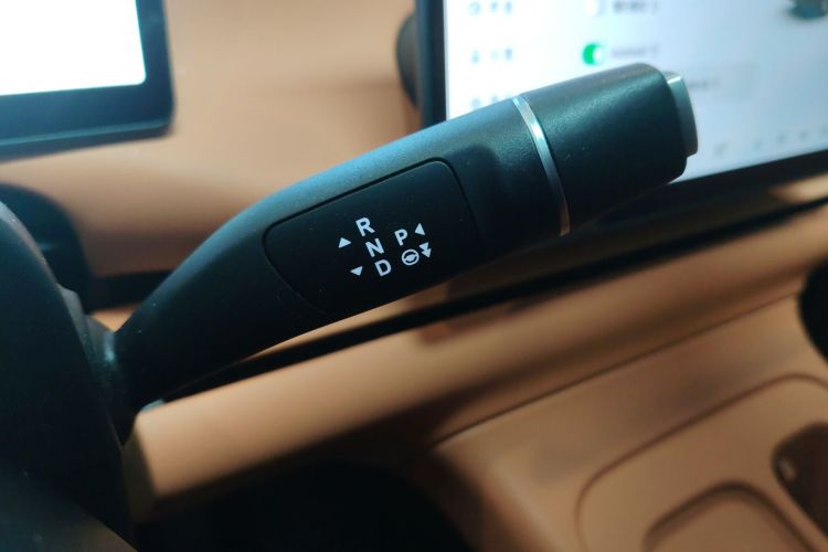 零跑汽车 零跑C16 2026款 增程 200尊享版 6座中控内饰18