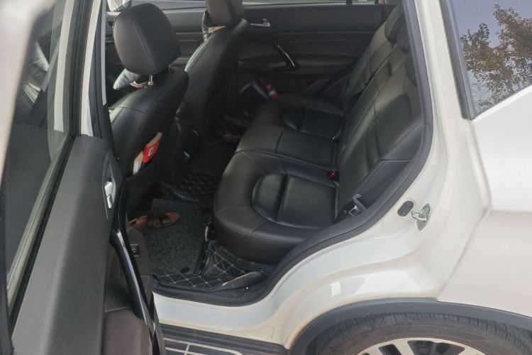 广汽传祺 传祺GS4 2016款 235T 手动豪华版中控内饰21