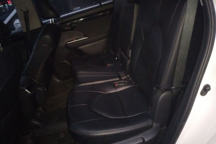 丰田 汉兰达 2023款 2.5L智能电混双擎四驱精英版 7座中控内饰21