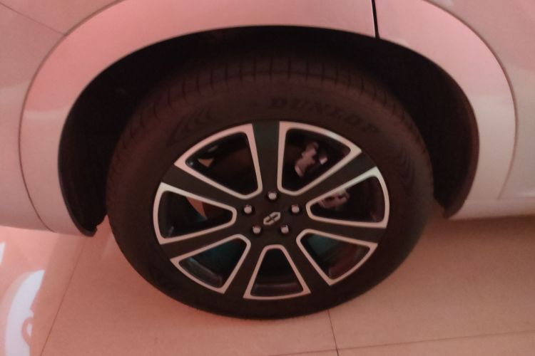 鸿蒙智行 问界M7 2024款 1.5T 智驾四驱Ultra版 5座车身外观6008