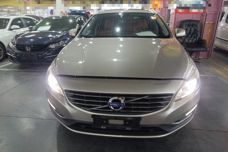 沃尔沃V60 2015款 T5 智雅版车身外观2