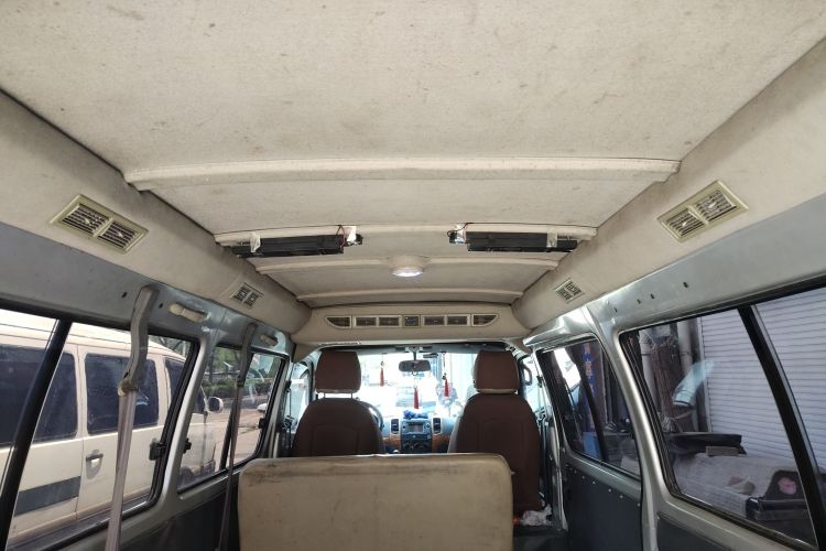 金龙 金威 2014款 2.5T玉柴创享型YC4FB90-P40C中控内饰22