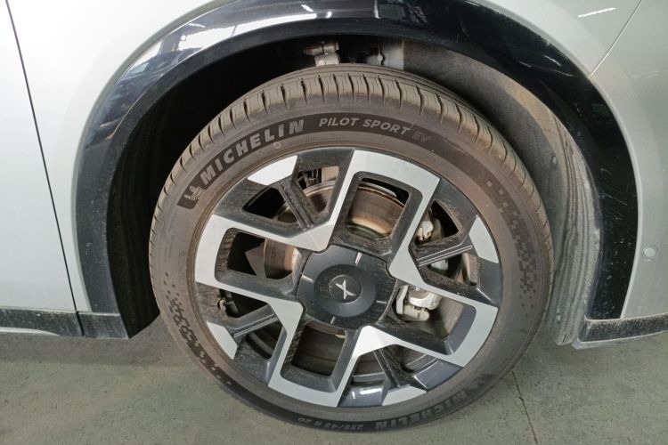 小鹏G7 2025款 702 超长续航 Max车身外观10