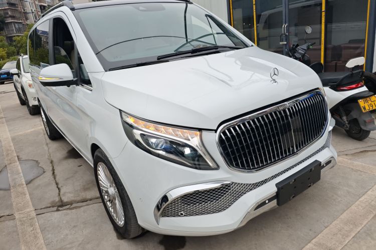 奔驰V级 2021款 V 260 领航版车身外观3