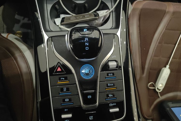 比亚迪 秦PLUS 2024款 荣耀版 DM-i 120KM领先型中控内饰18