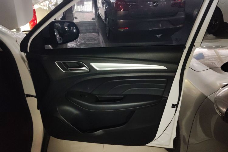 荣威RX3 2020款 1.6L 手动超爽进取版中控内饰7005