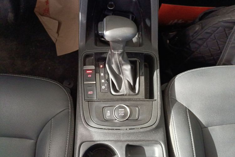 观致5 2018款 改款 1.6T 自动领先型中控内饰18