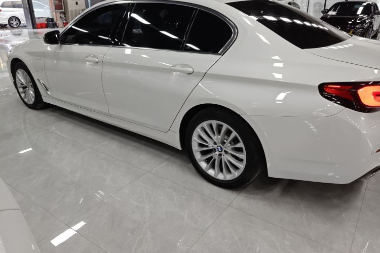 宝马5系新能源 2021款 535Le 豪华套装车身外观4