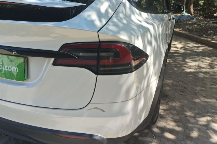 特斯拉 Model X 2023款 双电机全轮驱动版车身外观9