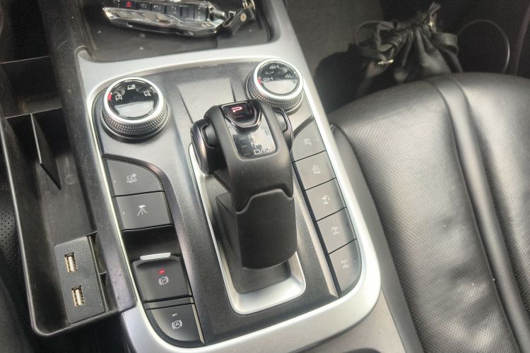 坦克300 2021款 越野版 2.0T 征服者中控内饰18