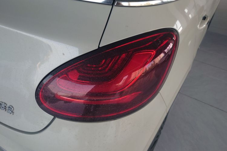 五菱汽车 五菱缤果 2023款 333km 灵犀互联款车身外观9