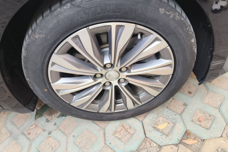 红旗E-QM5 2023款 620km PLUS车身外观10