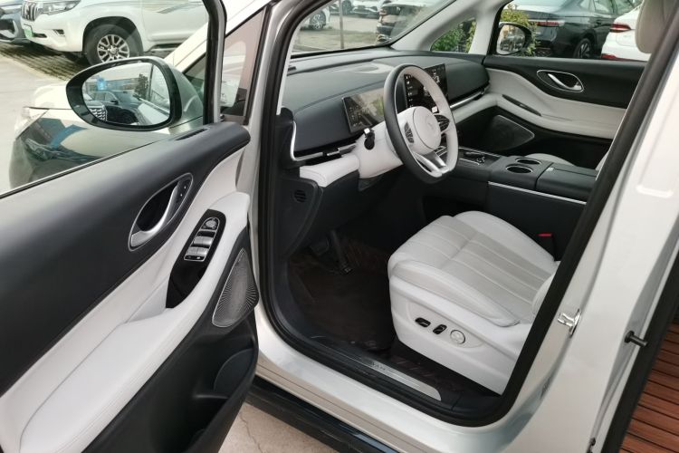 岚图汽车 岚图梦想家 2025款 PHEV 四驱旗舰乾崑版中控内饰7003