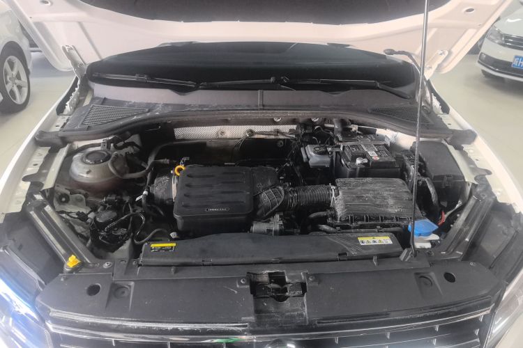 大众 宝来 2021款 1.5L 自动精英智联版机舱底盘24