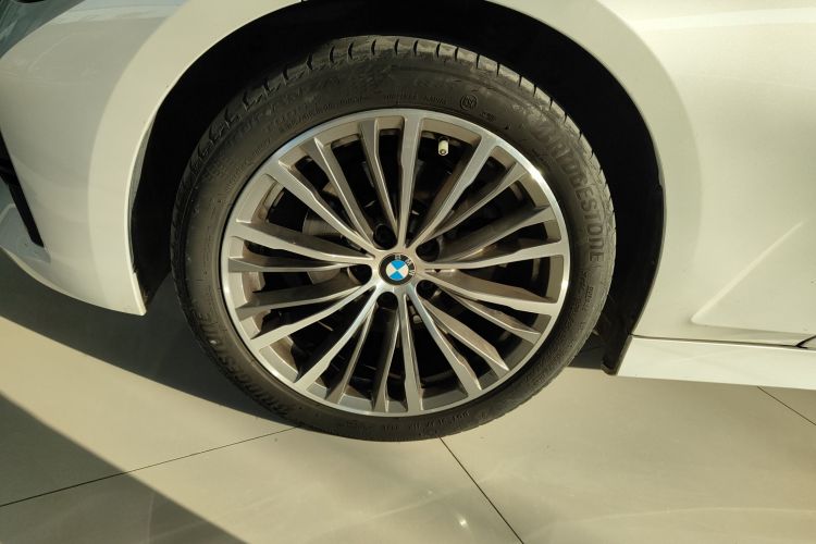 宝马3系 2022款 320i 运动套装车身外观6007