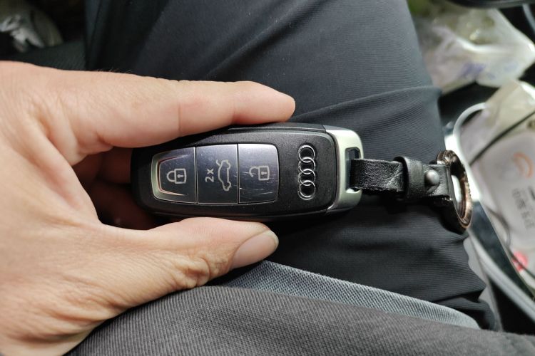 奥迪Q4 e-tron 2023款 40 e-tron 创境版中控内饰11