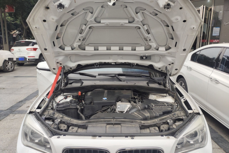 宝马X1 2015款 sDrive18i 领先晋级版机舱底盘24