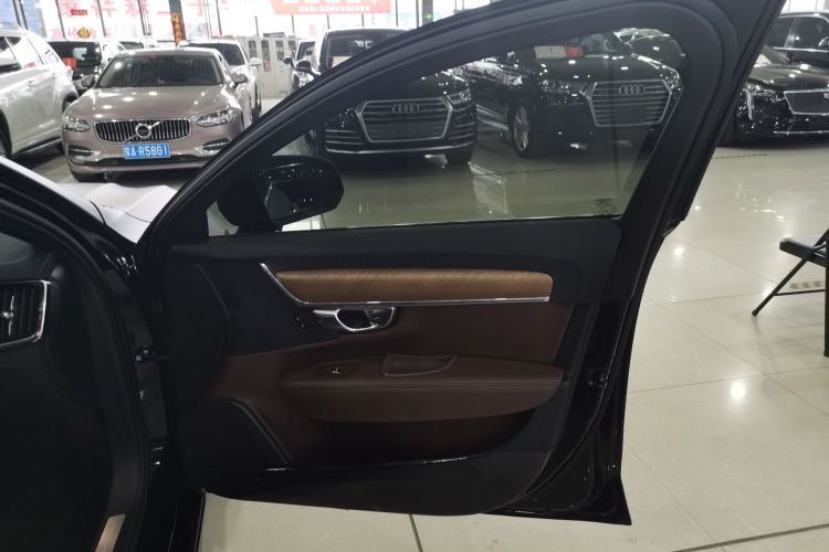 沃尔沃S90新能源 2023款 T8插电式混合动力 四驱长续航智逸豪华版中控内饰7005