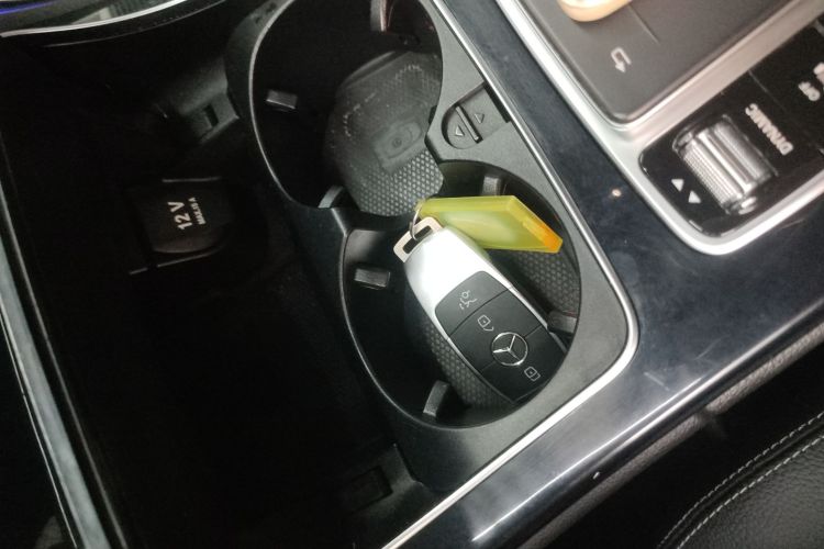 奔驰C级 2019款 C 260 运动版中控内饰11