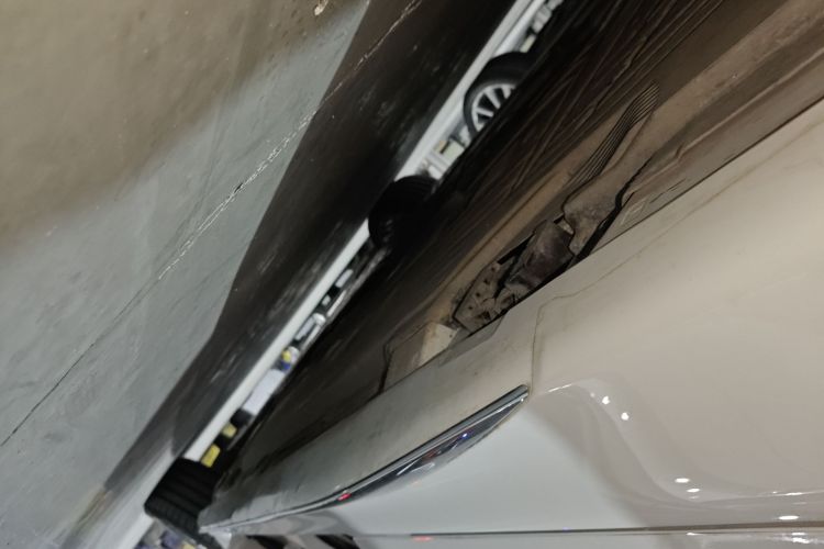 奔驰C级 2023款 改款二 C 260 L 运动版局部细节9001