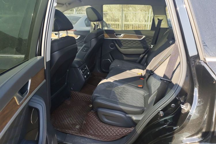 红旗HS7 2022款 2.0T DCT两驱智联旗享版 五座中控内饰21