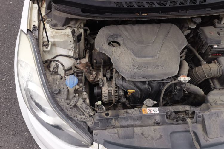 现代 朗动 2013款 1.6L 自动领先型机舱底盘25