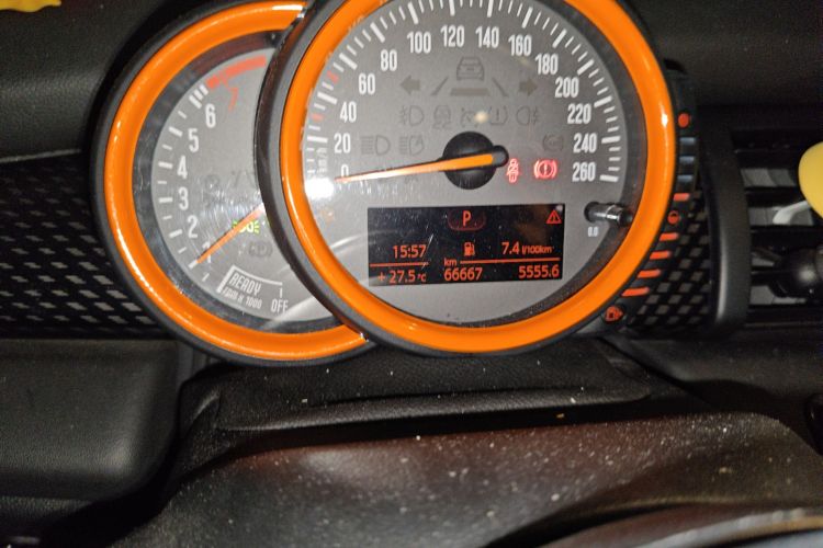 MINI 2016款 2.0T COOPER S 先锋派 五门版中控内饰15