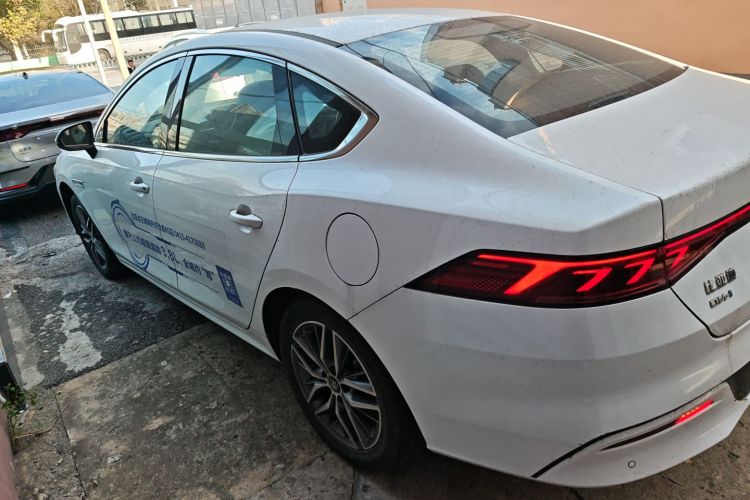 比亚迪 秦PLUS 2023款  冠军版 DM-i 120KM超越型车身外观6003