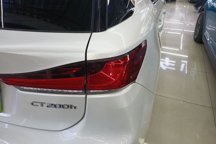 雷克萨斯CT 2020款 CT200h 舒适版 单色车身外观9