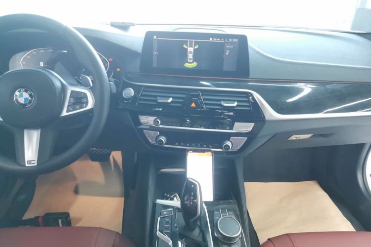 宝马5系 2020款 530Li 领先型 M运动套装中控内饰16