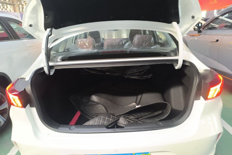 长安 逸动 2025款 PLUS 1.4T 双离合高能版局部细节23