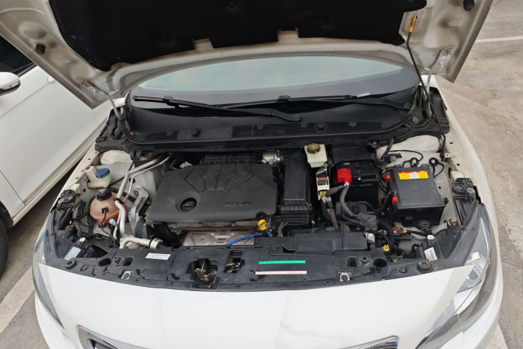 标致408 2014款 1.8L 自动豪华版机舱底盘24