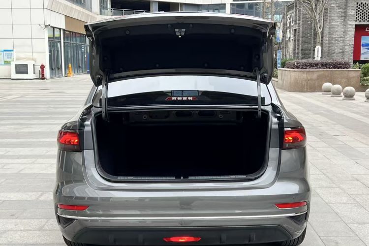 吉利汽车 帝豪 2023款 第4代冠军版 1.5L CVT豪华型机舱底盘23