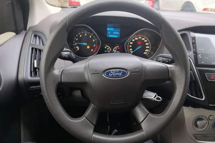 福特 福克斯 2012款 三厢 1.6L 自动舒适型中控内饰13