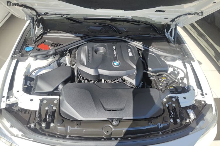 宝马3系 2018款 320i M运动套装机舱底盘24