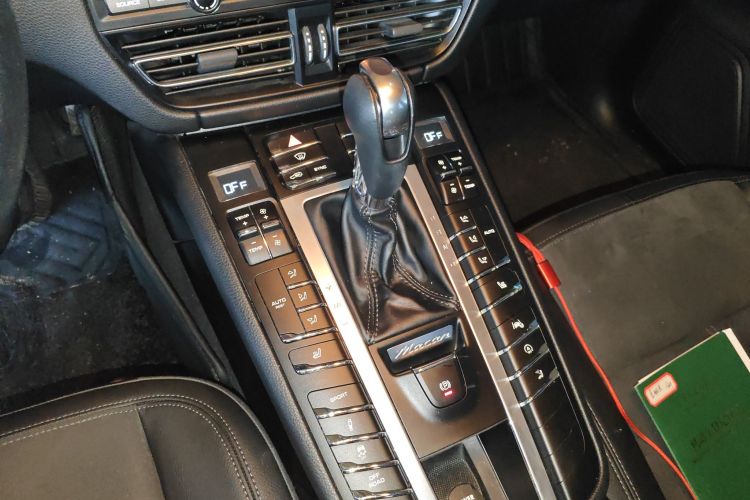 保时捷 2018款 Macan 2.0T中控内饰18