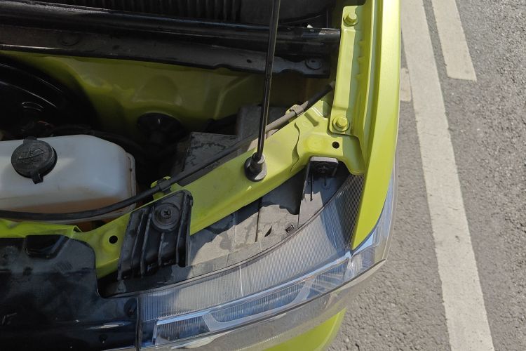 五菱汽车 宏光MINIEV 2022款 GAMEBOY 200km 玩咖款 磷酸铁锂局部细节9007