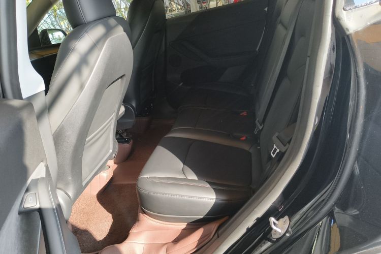 特斯拉 Model Y 2022款 后轮驱动版中控内饰21