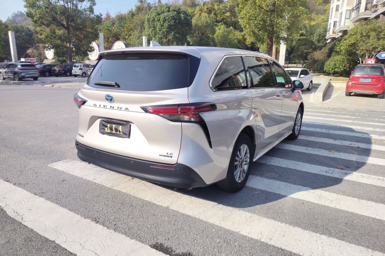 丰田 赛那SIENNA 2021款 2.5L混动 舒适版车身外观9