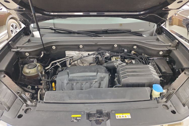 大众 途昂 2021款 330TSI 两驱尊崇豪华版机舱底盘24